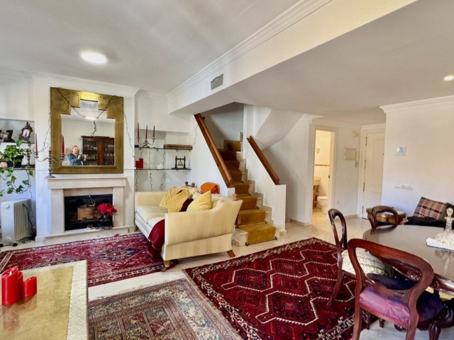 Maison mitoyenne avec 4 Chambres  à Puerto Banús