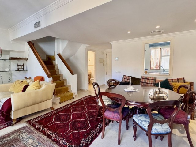 Maison mitoyenne avec 4 Chambres  à Puerto Banús