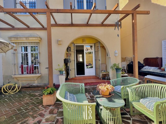 Maison mitoyenne avec 4 Chambres  à Puerto Banús