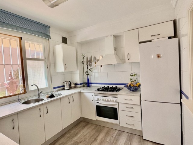 Maison mitoyenne avec 4 Chambres  à Puerto Banús