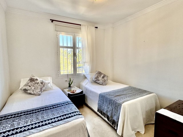 Maison mitoyenne avec 4 Chambres  à Puerto Banús