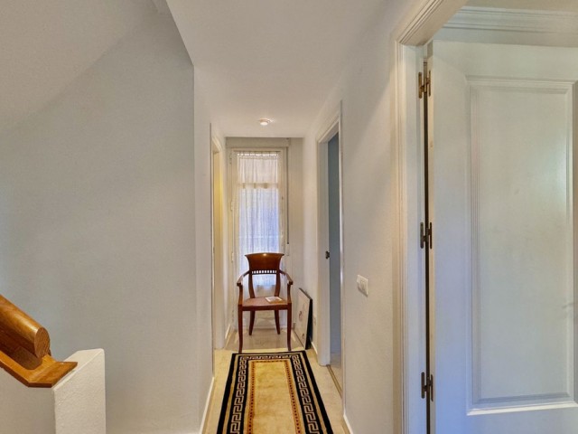 Maison mitoyenne avec 4 Chambres  à Puerto Banús