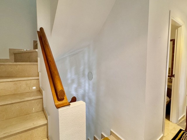 Maison mitoyenne avec 4 Chambres  à Puerto Banús