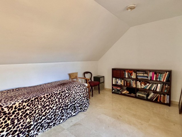Maison mitoyenne avec 4 Chambres  à Puerto Banús