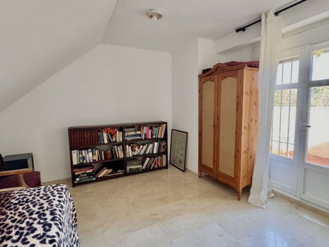 Maison mitoyenne avec 4 Chambres  à Puerto Banús