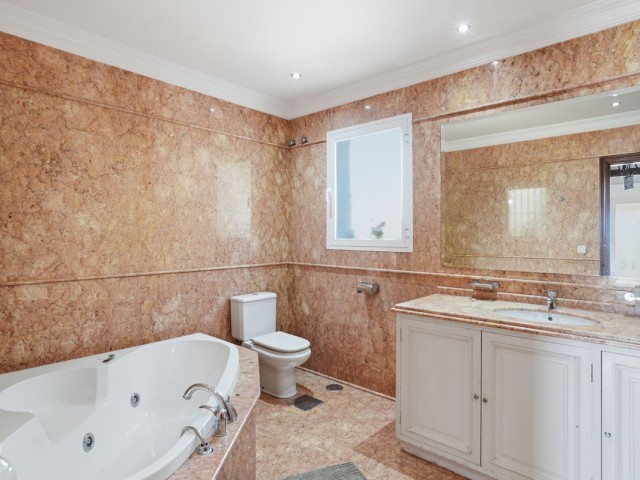 Villa avec 6 Chambres  à Benalmadena
