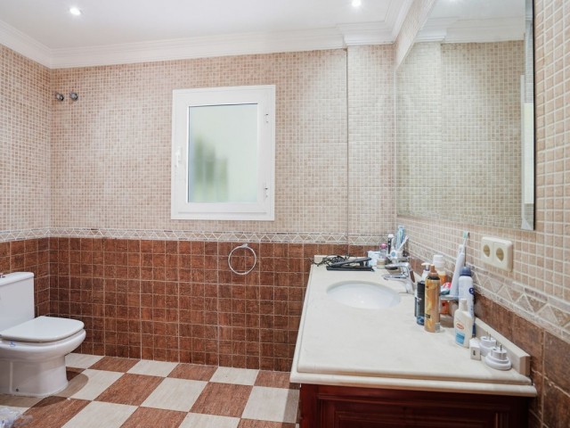 Villa avec 6 Chambres  à Benalmadena
