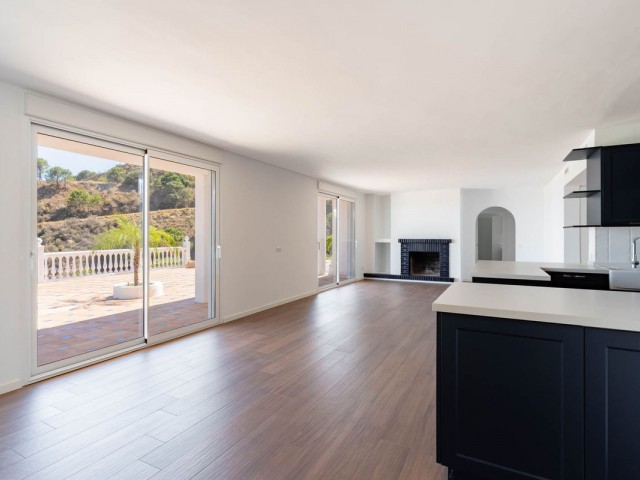 5 Bedrooms Villa in Estepona