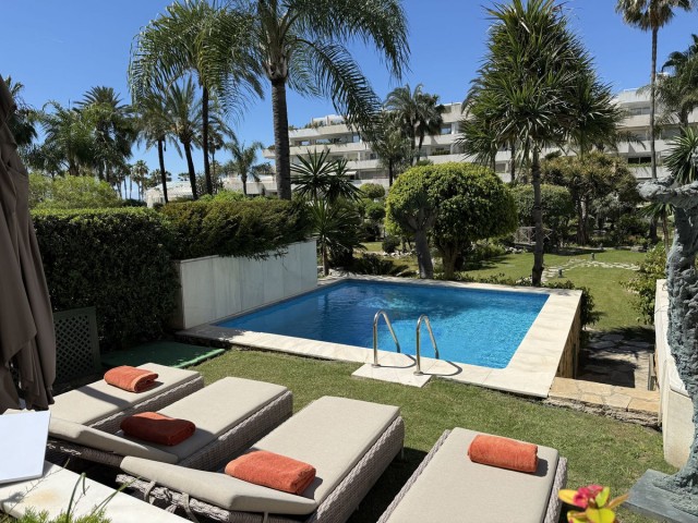 Apartamento con 3 Dormitorios  en Puerto Banús