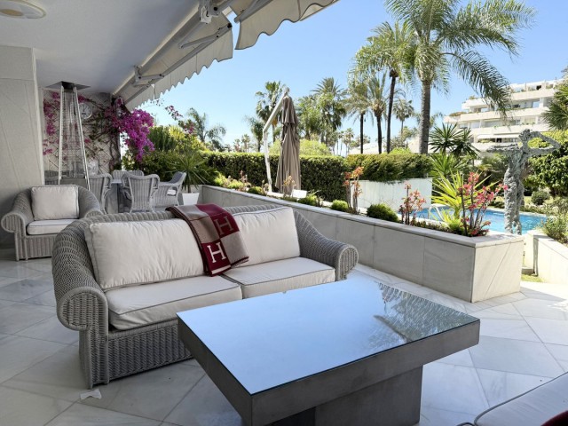 Apartamento con 3 Dormitorios  en Puerto Banús