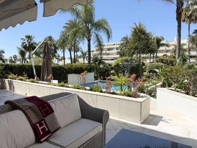 Apartamento con 3 Dormitorios  en Puerto Banús