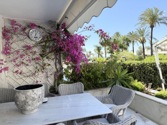 Apartamento con 3 Dormitorios  en Puerto Banús