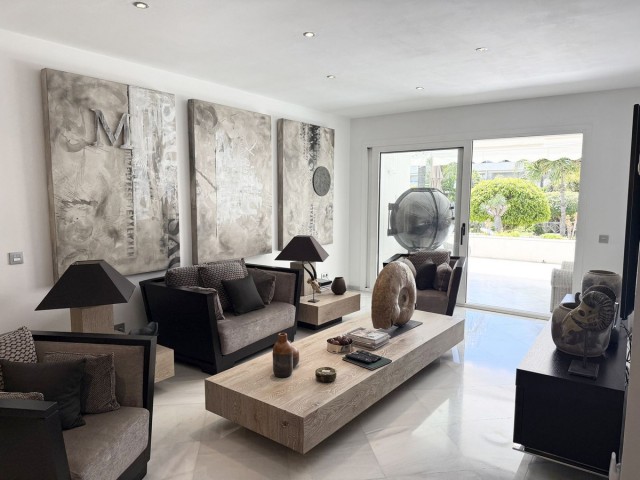 Apartamento con 3 Dormitorios  en Puerto Banús