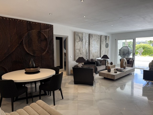 Apartamento con 3 Dormitorios  en Puerto Banús