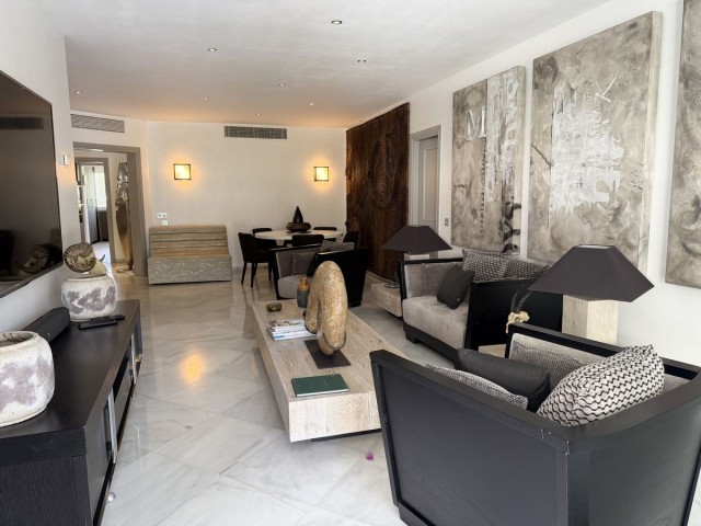 Apartamento con 3 Dormitorios  en Puerto Banús