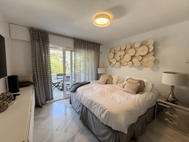 Apartamento con 3 Dormitorios  en Puerto Banús
