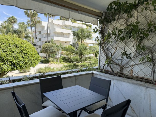 Apartamento con 3 Dormitorios  en Puerto Banús