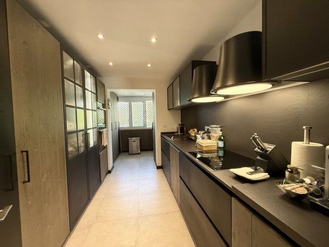 Apartamento con 3 Dormitorios  en Puerto Banús