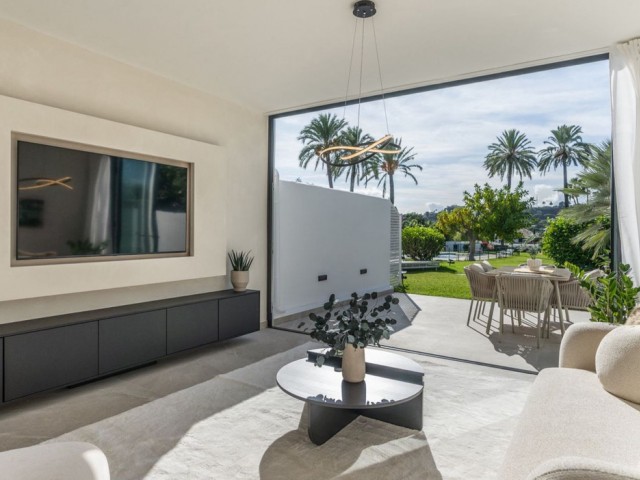 4 Slaapkamer Rijtjeshuis in Nueva Andalucía