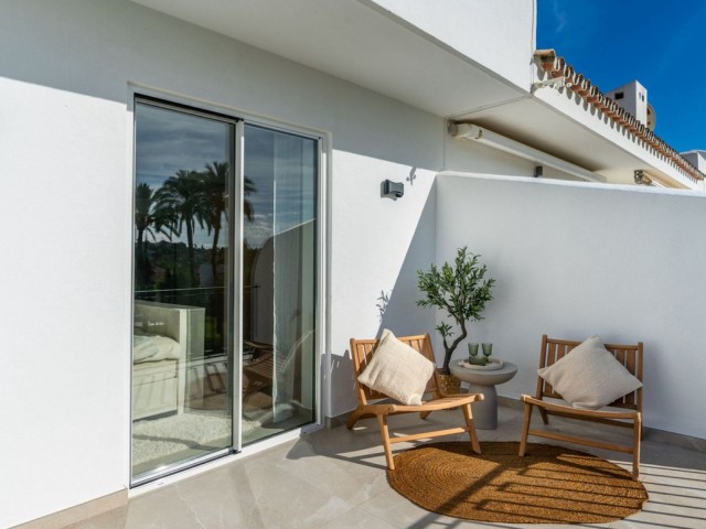 4 Slaapkamer Rijtjeshuis in Nueva Andalucía