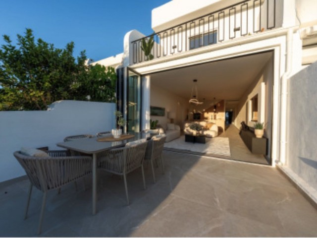 4 Slaapkamer Rijtjeshuis in Nueva Andalucía