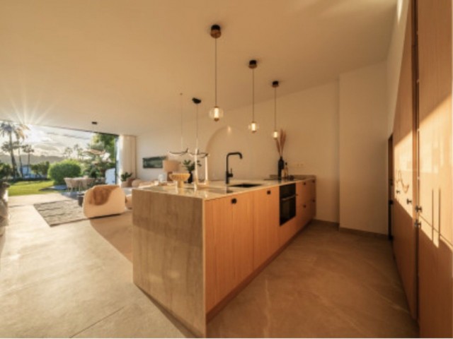 4 Slaapkamer Rijtjeshuis in Nueva Andalucía