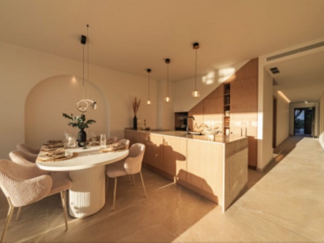 4 Slaapkamer Rijtjeshuis in Nueva Andalucía