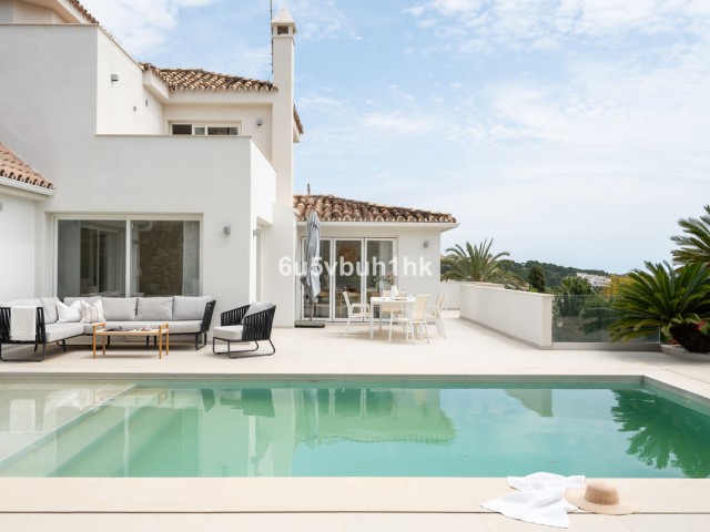 5 Bedrooms Townhouse in Marbella