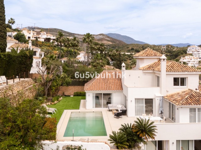 5 Bedrooms Townhouse in Marbella