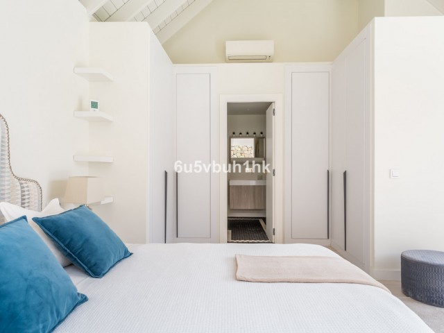 5 Bedrooms Townhouse in Marbella