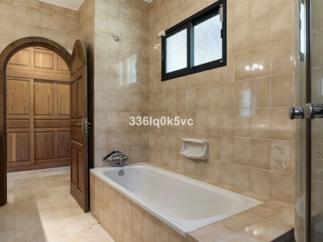 4 Bedrooms Villa in Marbella