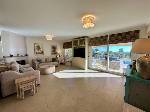 6 Soveroms Villa i Estepona