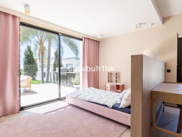6 Soveroms Villa i Benahavís