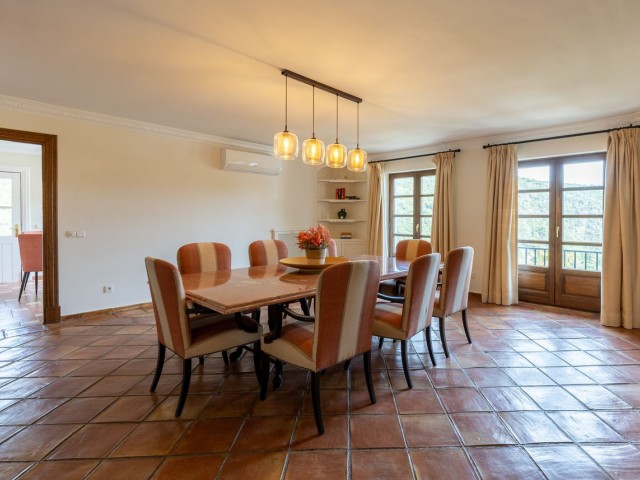 4 Soveroms Villa i Benahavís