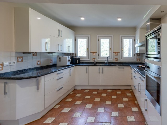 4 Soveroms Villa i Benahavís