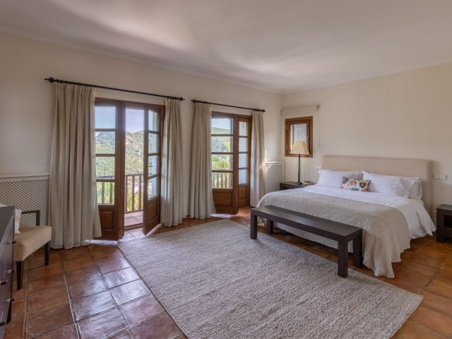 4 Soveroms Villa i Benahavís