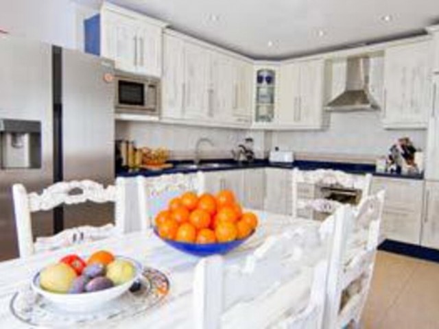 5 Bedrooms Townhouse in San Pedro de Alcántara