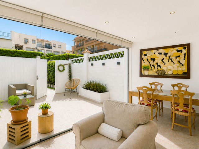 Maison mitoyenne avec 3 Chambres  à Estepona