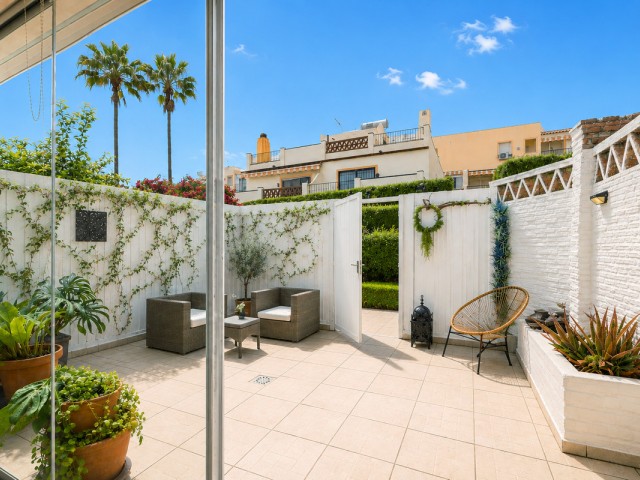 Maison mitoyenne avec 3 Chambres  à Estepona