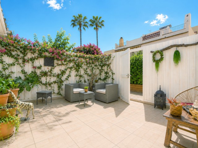 Maison mitoyenne avec 3 Chambres  à Estepona