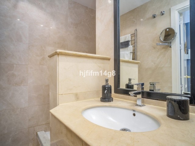 2 Bedrooms Apartment in San Pedro de Alcántara