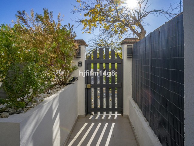2 Bedrooms Apartment in San Pedro de Alcántara