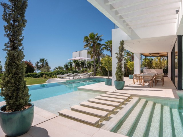 9 Makuuhuoneen Huvila Estepona