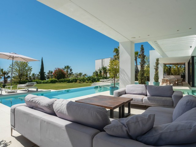 9 Bedrooms Villa in Estepona