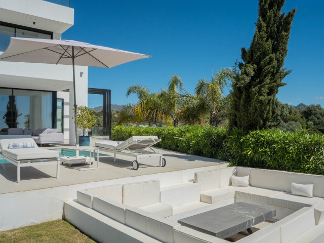 9 Bedrooms Villa in Estepona