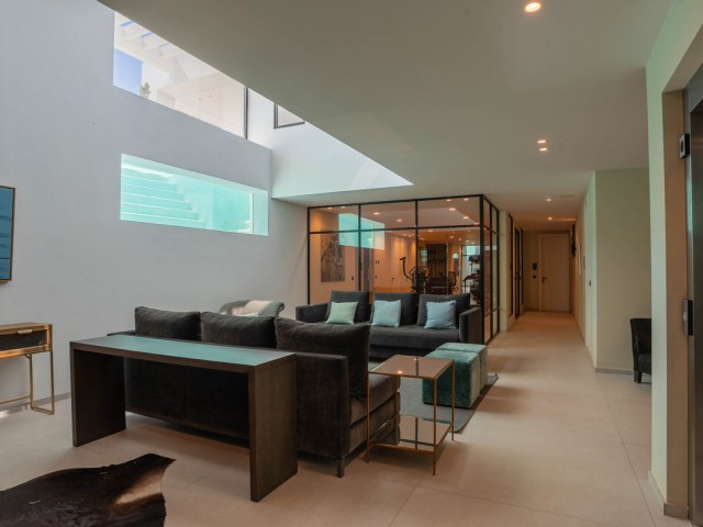 9 Bedrooms Villa in Estepona