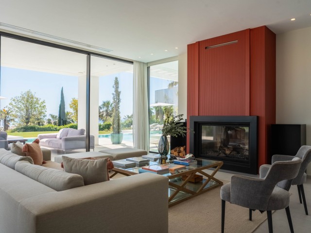 9 Bedrooms Villa in Estepona