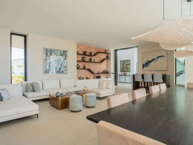 9 Bedrooms Villa in Estepona