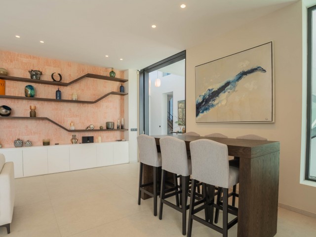 9 Bedrooms Villa in Estepona