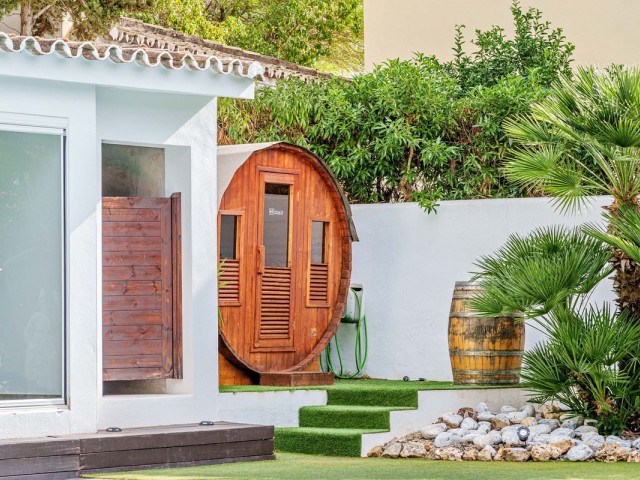 5 Bedrooms Villa in Marbella
